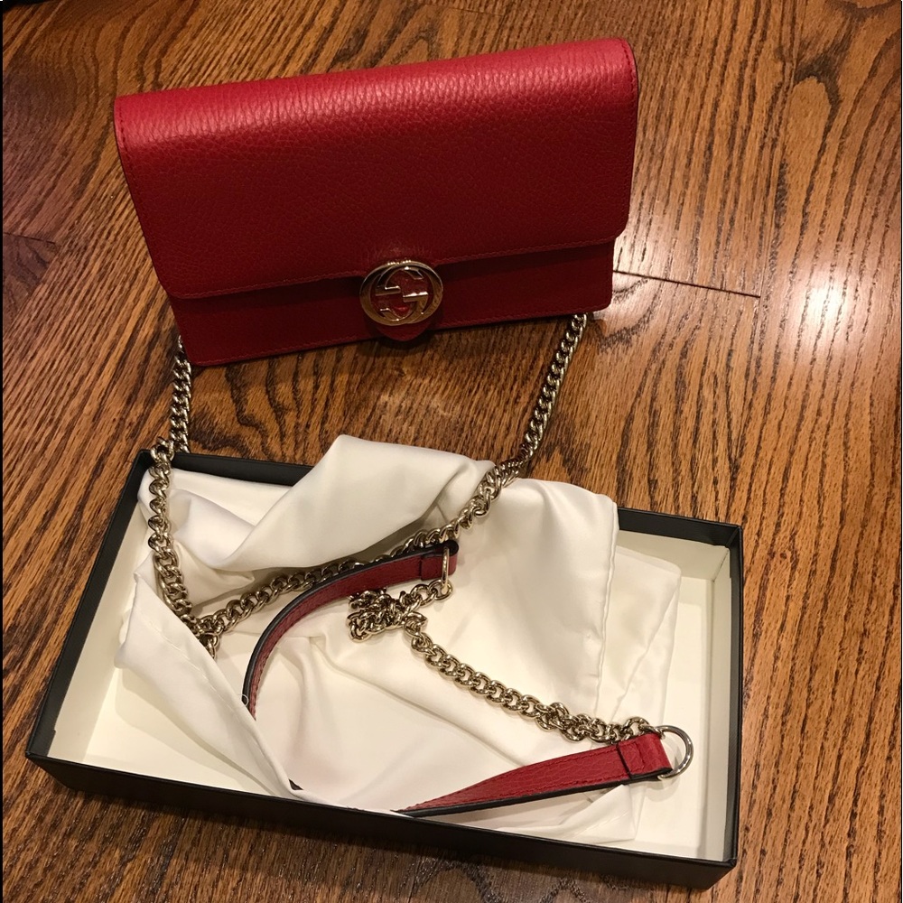 Gucci chain crossbody wallet bag must sell